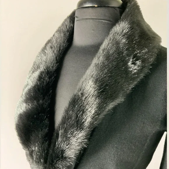 Jones of New York faux fur Shawl collar. Front buttons and are pockets P/S - Picture 2 of 7